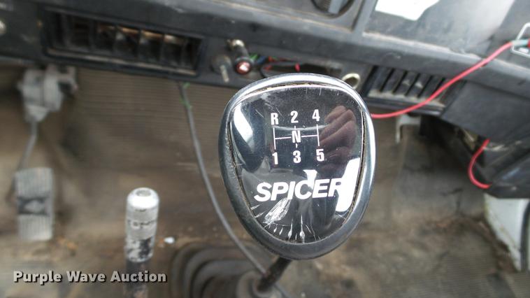 image for item DE4986 1998 International 4700 flatbed truck