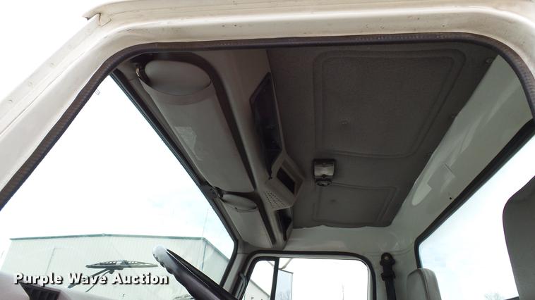 image for item DE4986 1998 International 4700 flatbed truck