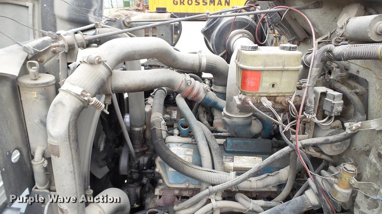 image for item DE4986 1998 International 4700 flatbed truck