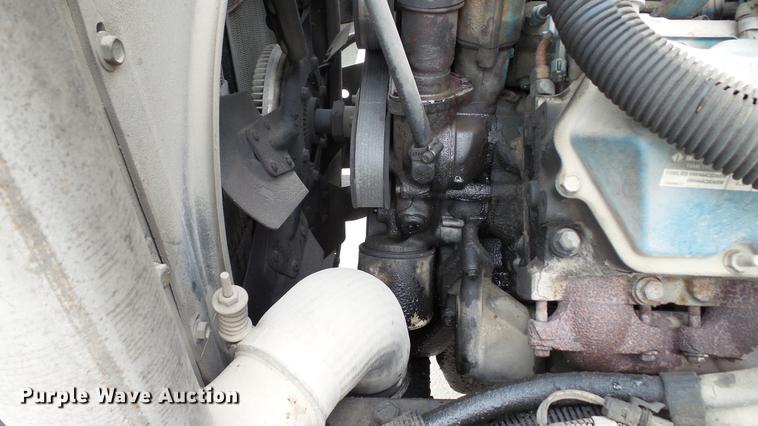 image for item DE4986 1998 International 4700 flatbed truck