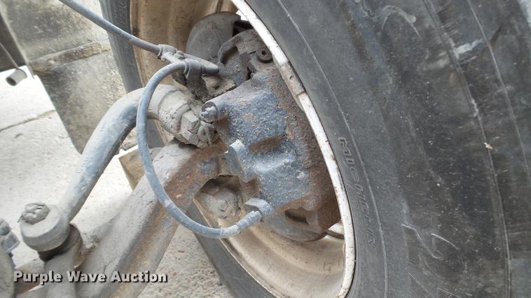 image for item DE4986 1998 International 4700 flatbed truck