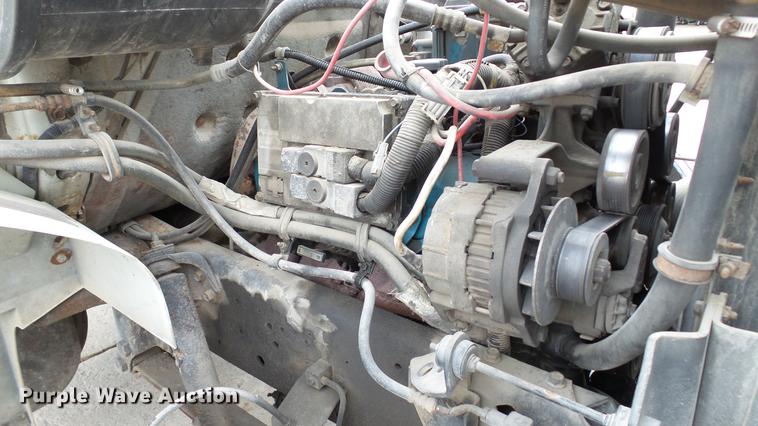 image for item DE4986 1998 International 4700 flatbed truck