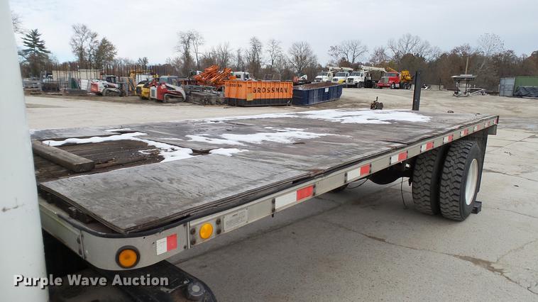 image for item DE4986 1998 International 4700 flatbed truck