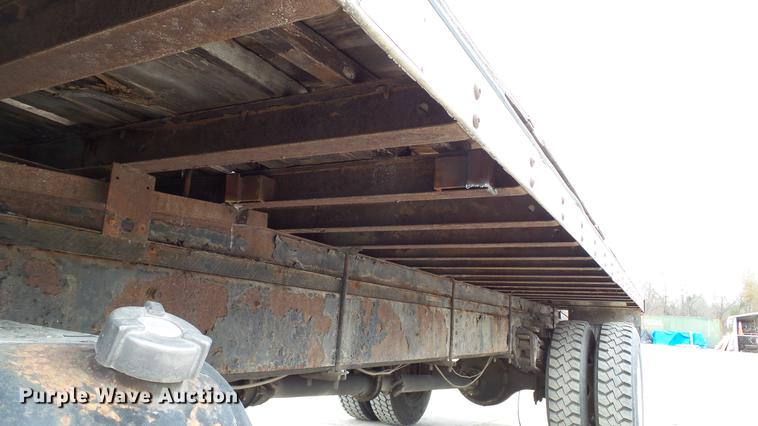 image for item DE4986 1998 International 4700 flatbed truck