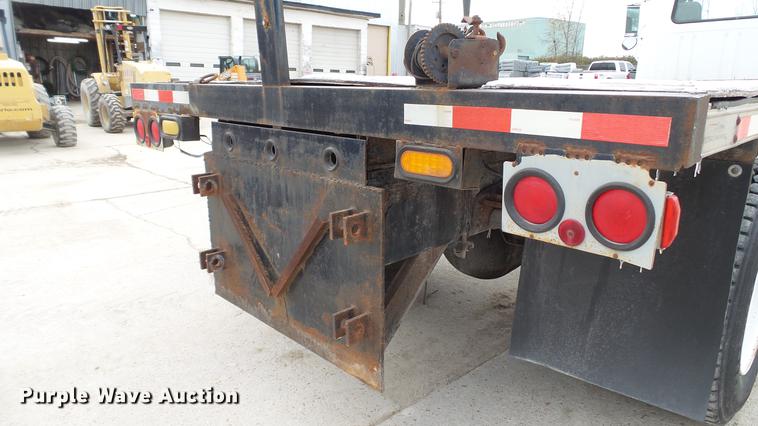 image for item DE4986 1998 International 4700 flatbed truck