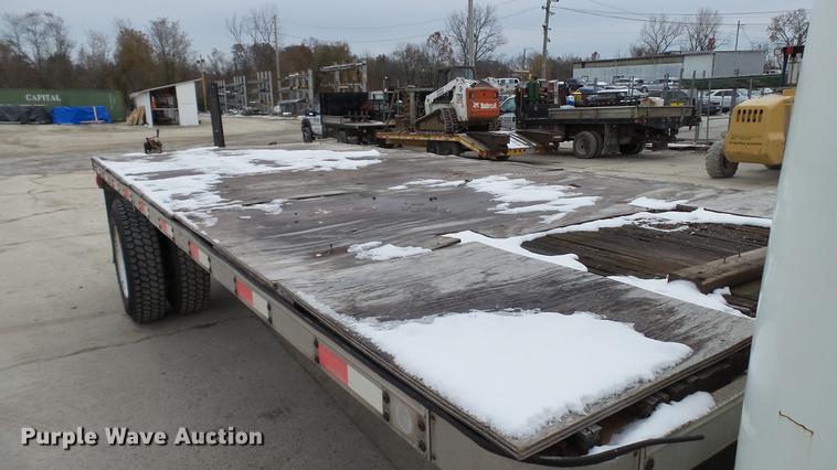 image for item DE4986 1998 International 4700 flatbed truck