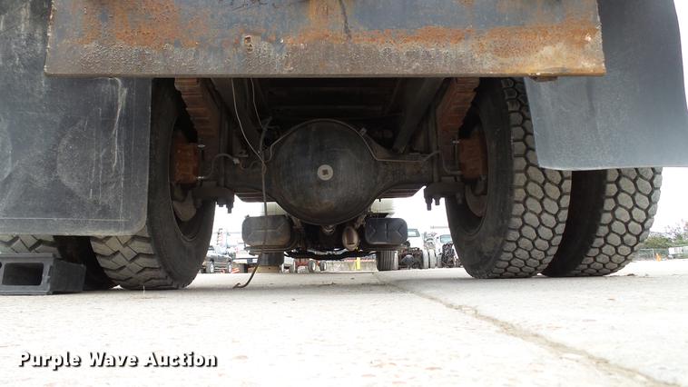 image for item DE4986 1998 International 4700 flatbed truck