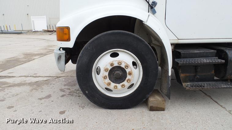 image for item DE4986 1998 International 4700 flatbed truck