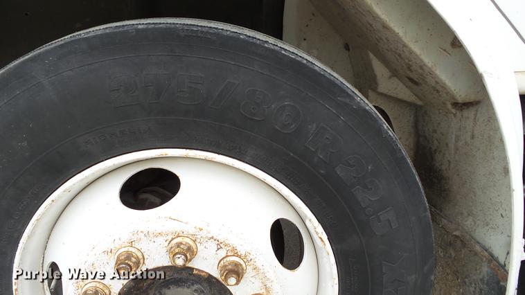 image for item DE4986 1998 International 4700 flatbed truck