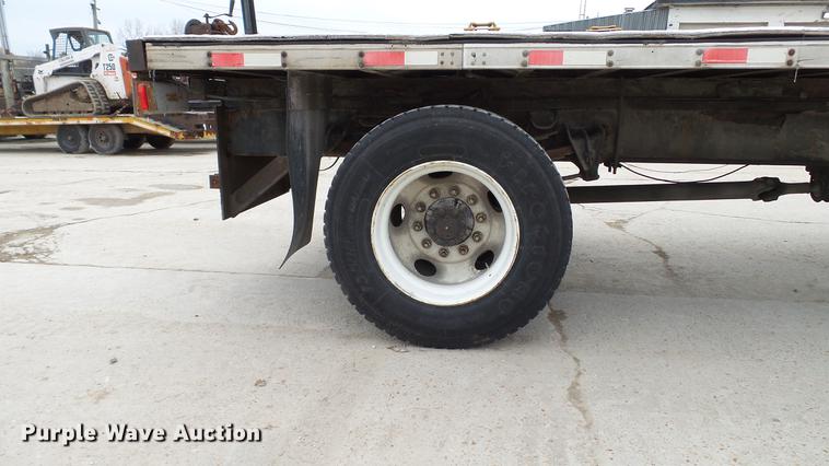image for item DE4986 1998 International 4700 flatbed truck