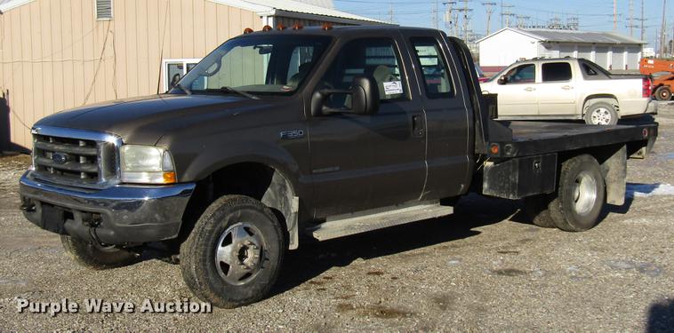 image for item DE5925 2002 Ford F350 Super Duty SuperCab flatbed pickup truck