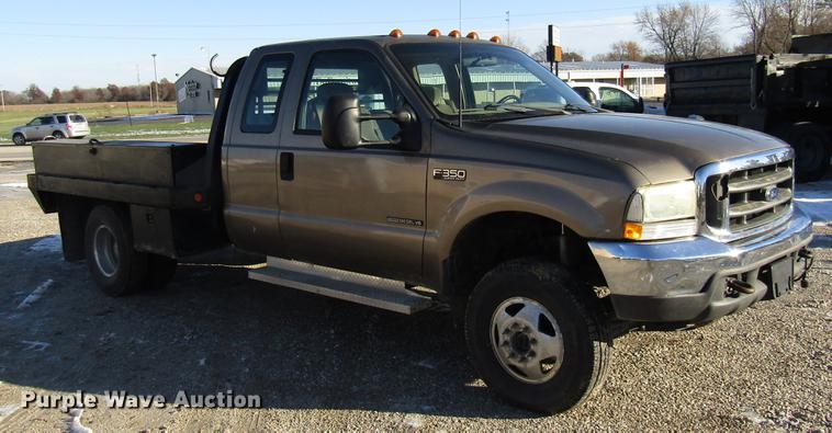 image for item DE5925 2002 Ford F350 Super Duty SuperCab flatbed pickup truck