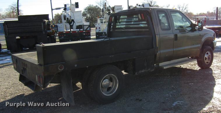 image for item DE5925 2002 Ford F350 Super Duty SuperCab flatbed pickup truck