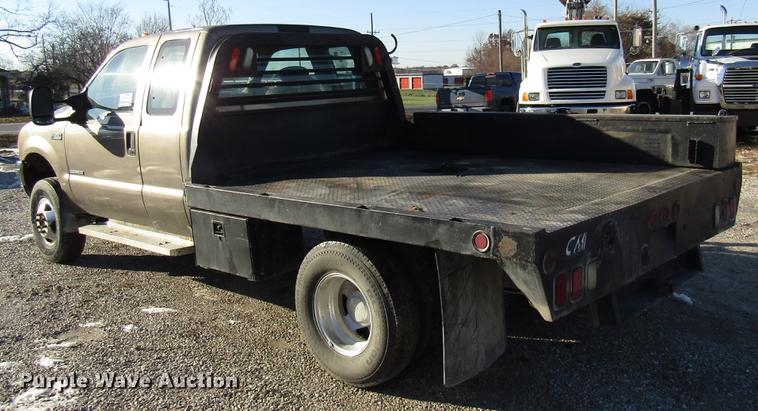 image for item DE5925 2002 Ford F350 Super Duty SuperCab flatbed pickup truck