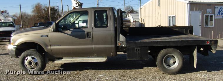 image for item DE5925 2002 Ford F350 Super Duty SuperCab flatbed pickup truck