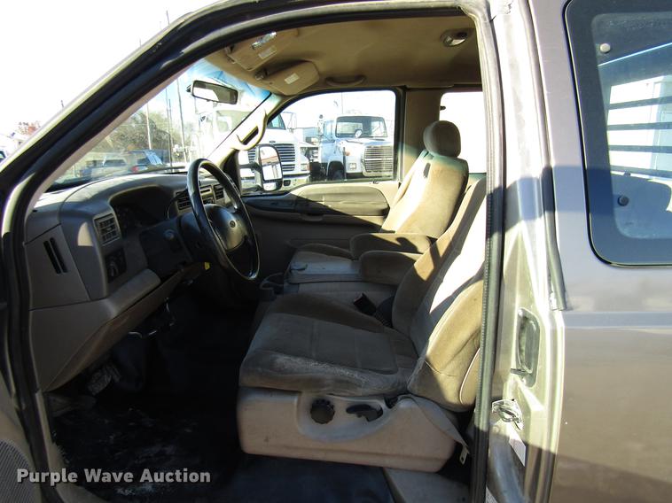 image for item DE5925 2002 Ford F350 Super Duty SuperCab flatbed pickup truck