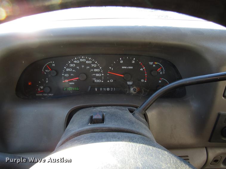 image for item DE5925 2002 Ford F350 Super Duty SuperCab flatbed pickup truck