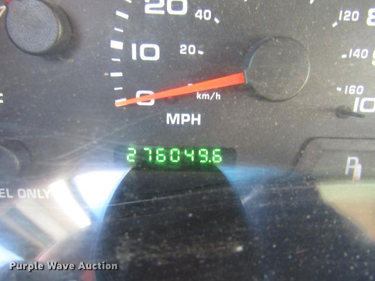 image for item DE5925 2002 Ford F350 Super Duty SuperCab flatbed pickup truck