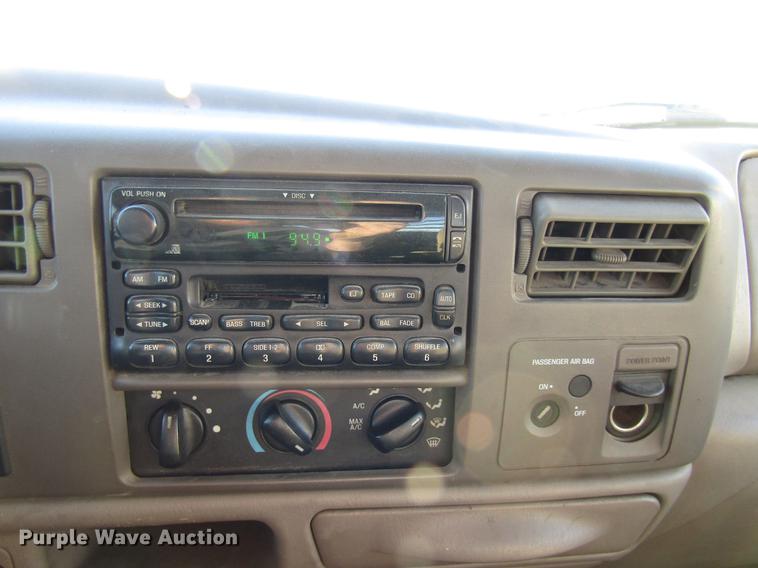 image for item DE5925 2002 Ford F350 Super Duty SuperCab flatbed pickup truck