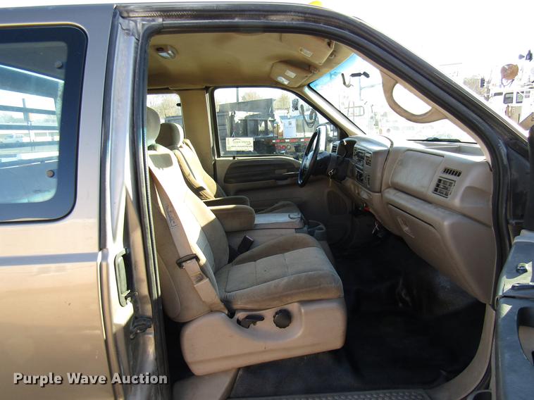 image for item DE5925 2002 Ford F350 Super Duty SuperCab flatbed pickup truck