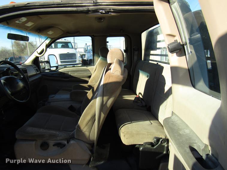 image for item DE5925 2002 Ford F350 Super Duty SuperCab flatbed pickup truck