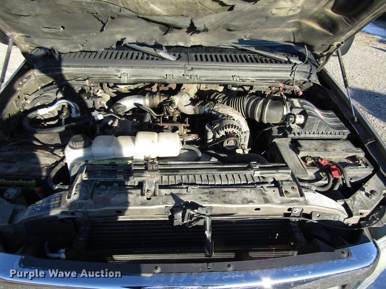 image for item DE5925 2002 Ford F350 Super Duty SuperCab flatbed pickup truck