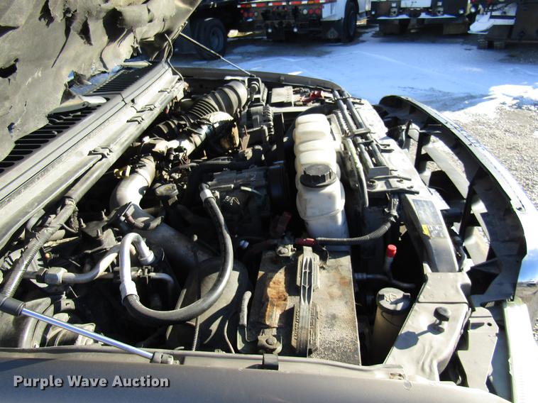 image for item DE5925 2002 Ford F350 Super Duty SuperCab flatbed pickup truck