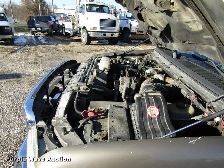 image for item DE5925 2002 Ford F350 Super Duty SuperCab flatbed pickup truck