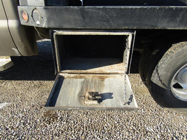 image for item DE5925 2002 Ford F350 Super Duty SuperCab flatbed pickup truck