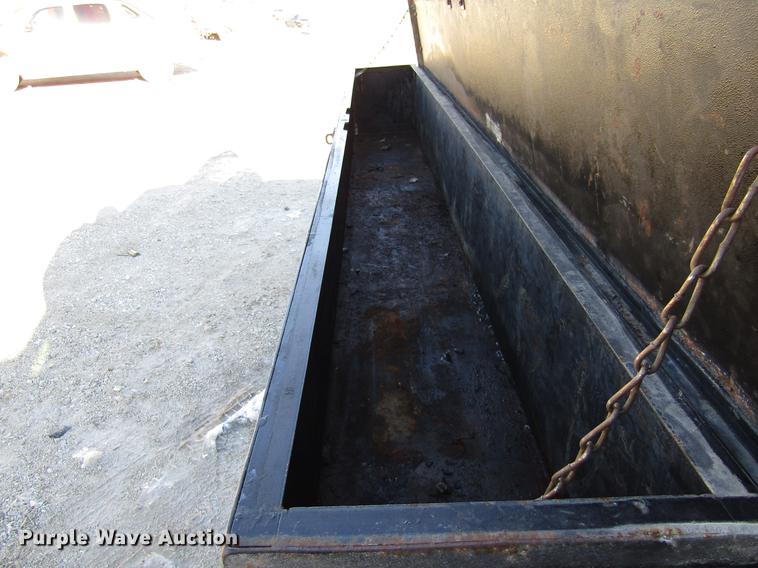 image for item DE5925 2002 Ford F350 Super Duty SuperCab flatbed pickup truck