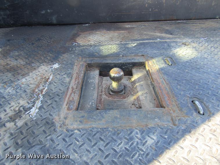 image for item DE5925 2002 Ford F350 Super Duty SuperCab flatbed pickup truck