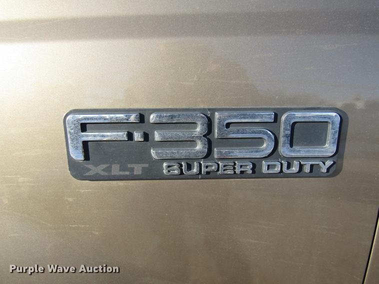 image for item DE5925 2002 Ford F350 Super Duty SuperCab flatbed pickup truck