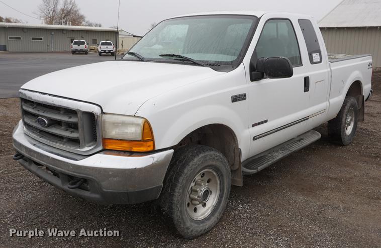image for item DF1591 2000 Ford F250 Super Duty SuperCab pickup truck