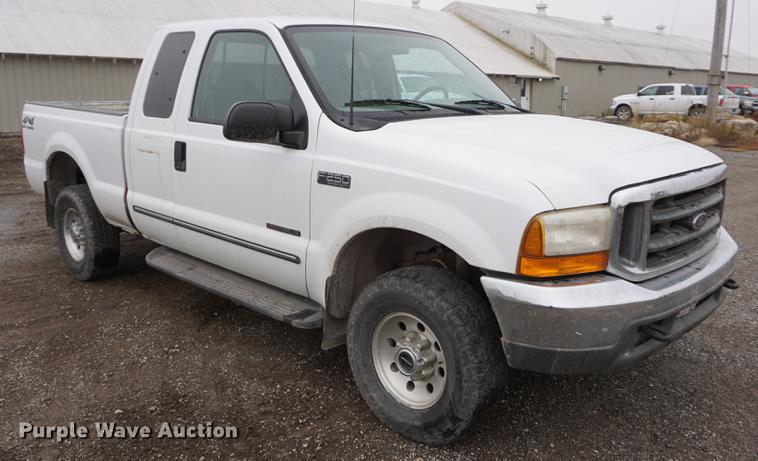 image for item DF1591 2000 Ford F250 Super Duty SuperCab pickup truck