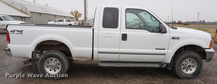 image for item DF1591 2000 Ford F250 Super Duty SuperCab pickup truck