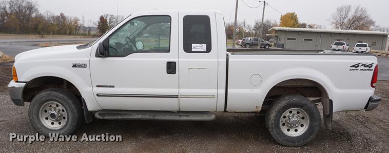 image for item DF1591 2000 Ford F250 Super Duty SuperCab pickup truck