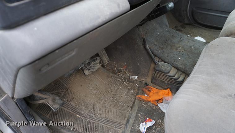 image for item DF1591 2000 Ford F250 Super Duty SuperCab pickup truck