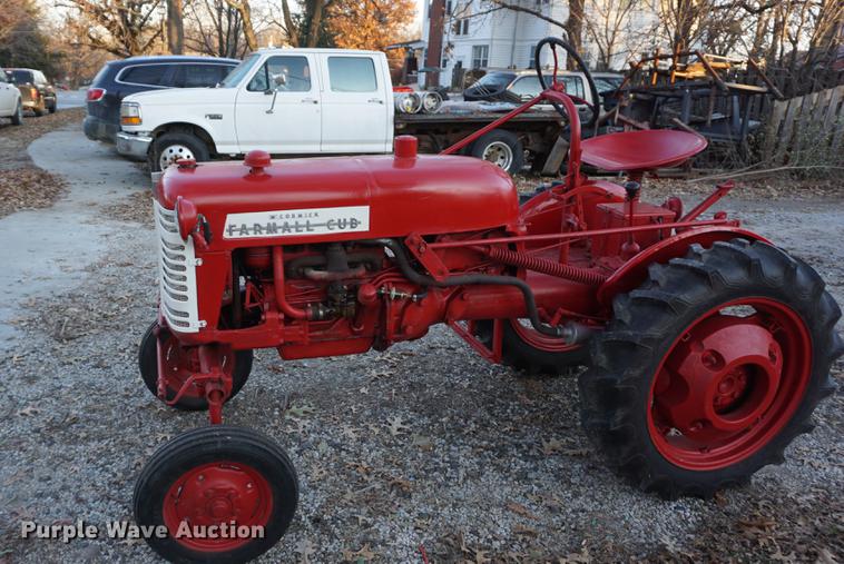 image for item DF1643 1957 Farmall Cub tractor