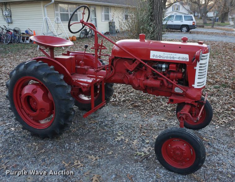 image for item DF1643 1957 Farmall Cub tractor