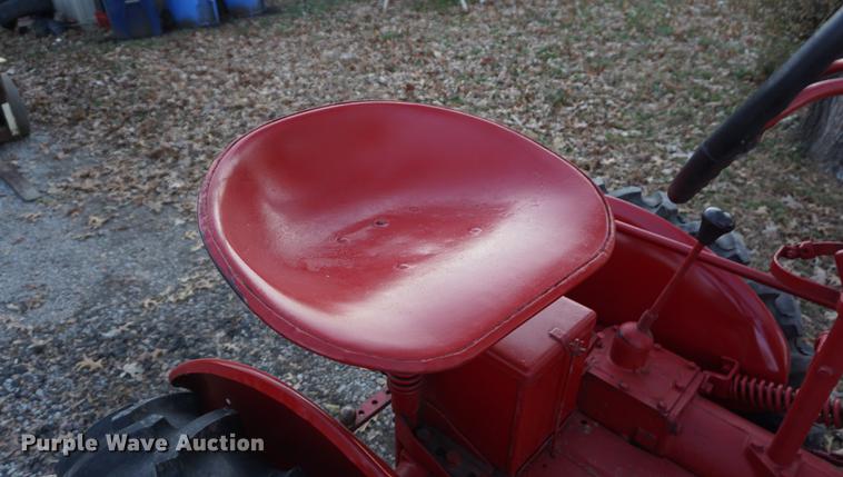 image for item DF1643 1957 Farmall Cub tractor