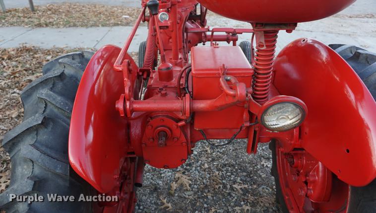 image for item DF1643 1957 Farmall Cub tractor