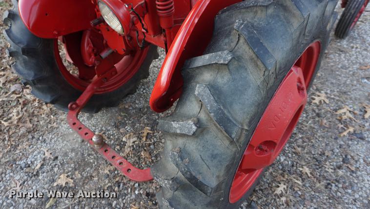 image for item DF1643 1957 Farmall Cub tractor