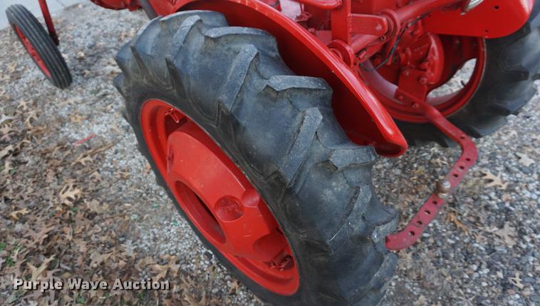 image for item DF1643 1957 Farmall Cub tractor