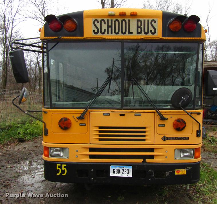 image for item DF3892 2000 International 3000 AmTran school bus