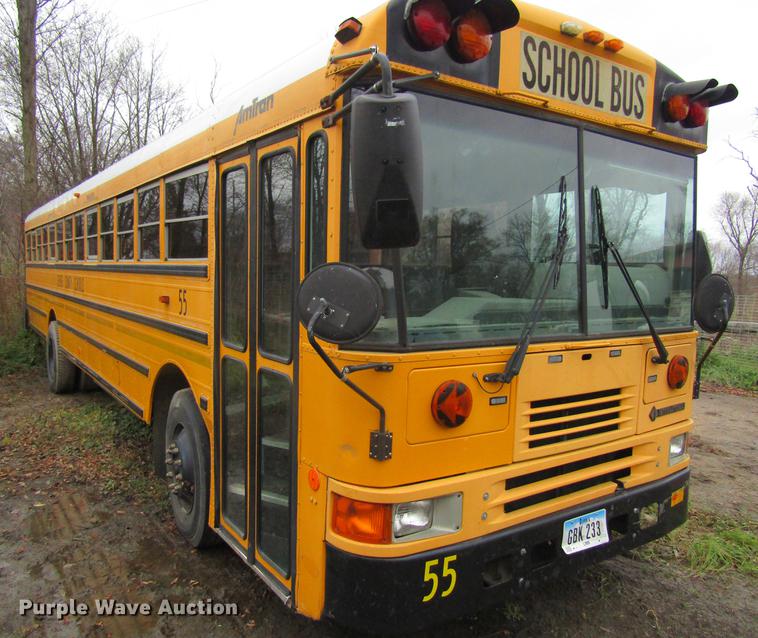 image for item DF3892 2000 International 3000 AmTran school bus