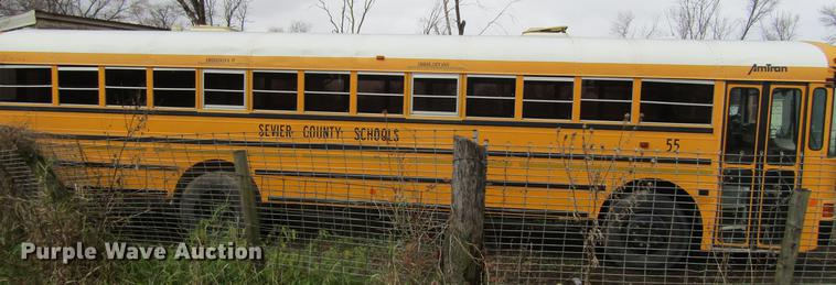 image for item DF3892 2000 International 3000 AmTran school bus