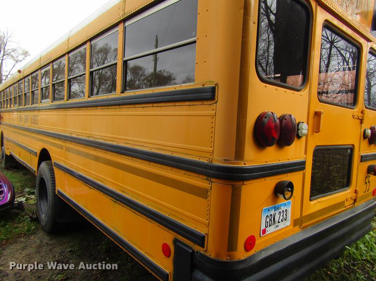 image for item DF3892 2000 International 3000 AmTran school bus