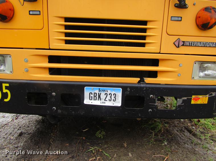 image for item DF3892 2000 International 3000 AmTran school bus