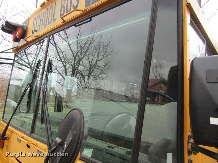 image for item DF3892 2000 International 3000 AmTran school bus