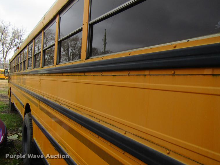 image for item DF3892 2000 International 3000 AmTran school bus